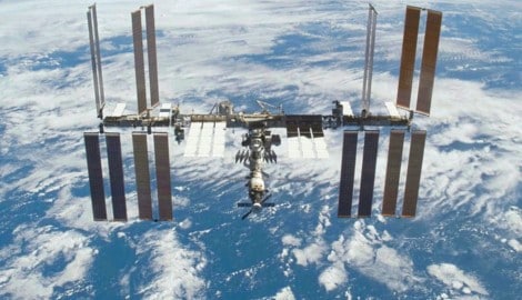 Die Internationale Raumstation ist der Vorposten der Menschheit im Weltall. Sie fliegt in einer ...