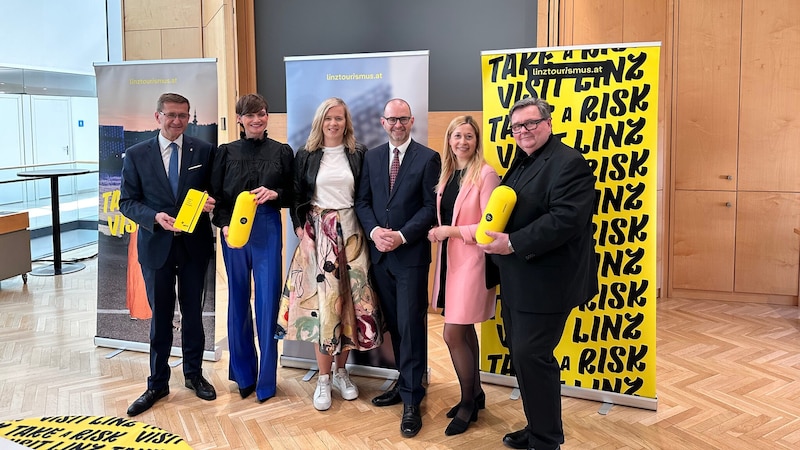 v.l. Markus Achleitner Astrid Steharnig-Staudinger Marie-Louise Schnurpfeil Dietmar Prammer Doris Lang-Mayerhofer Dieter Recknagl (Bild: Linz Tourismus)