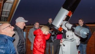 Nicht nur die ISS war neben vielen weiteren Himmelskörpern für die Gäste des Abends dank wenig Lichtverschmutzung von Martinsberg im Waldviertel aus gut sichtbar. (Bild: Schindler Klaus)