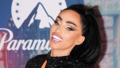 Katie Price sorgt regelmäßig für Schlagzeilen – mit Schönheits-Opertionen, Zahnaufhellungen, ...