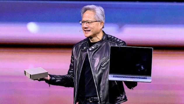 Nvidia-Chef Jensen Huang – sein Markenzeichen ist die Lederjacke.  (Bild: AFP/JOSH EDELSON)