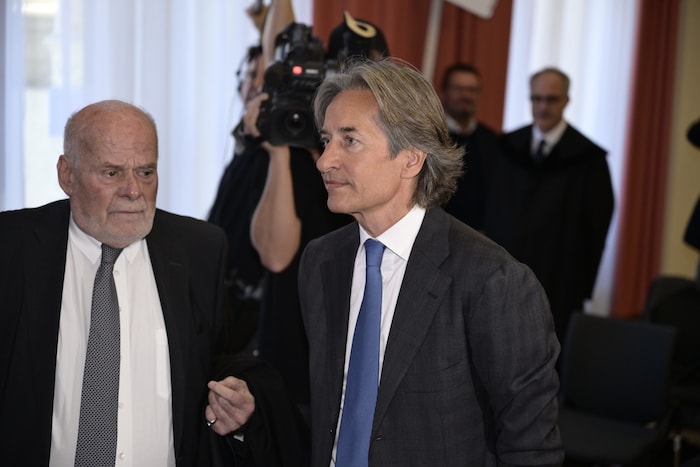 Für den Angeklagten Karl-Heinz Grasser steht viel auf dem Spiel. Links im Bild: Sein Anwalt ...