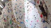 In einer Innsbrucker Kletterhalle (Archivbild) kam es zu dem Unfall.
