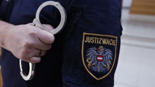 Eine 25-Jährige musst festgenommen und in die Justizanstalt Puch gebracht werden. (Bild: Holl Reinhard)