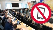 Auch die Abgeordneten zum Landtag werden oft dabei erwischt, wie sie während der Sitzungen mit ...