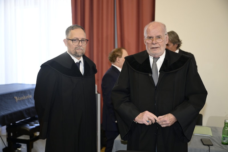 Manfred Ainedter (rechts) und Norbert Wess verteidigen Karl-Heinz Grasser. (Bild: Imre Antal)