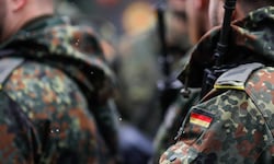 Laut einer Münchner Studie ist die Freiwilligenarmee für Deutschland günstiger als eine Rückkehr ...