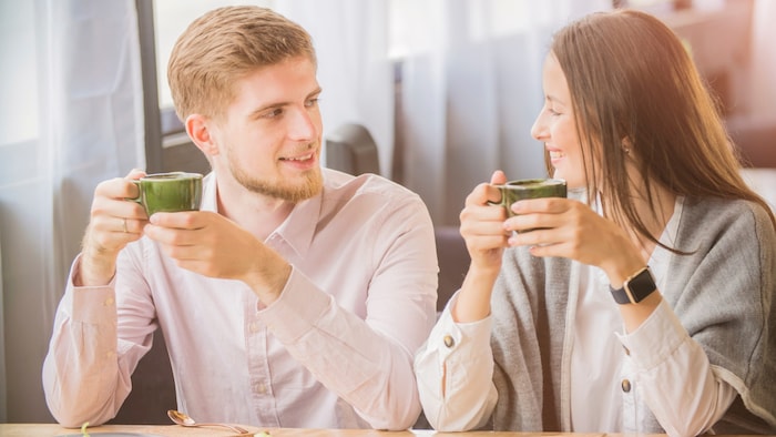 Singles melden sich immer weniger bei Tinder oder anderen Dating-Plattformen an, sondern wollen ...