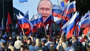 Russland fühlt sich offenbar bedroht. (Bild: AP/AP ( via APA) Austria Presse Agentur)