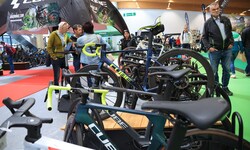 Viele Interessierte informierten sich über den Kauf von Rädern, E-Bikes und Zubehör. Die Berater ...