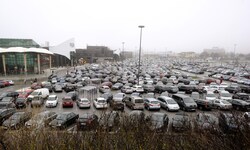 Noch sind die Parkplätze beim größten Shopping-Center Österreichs gratis – ab 14. April muss man ...