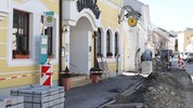 Aufgerissene Straße, Baustellengitter, Absperrbänder: Der Eingang des Haydnbräus sieht aktuell ...
