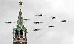 Russland veranstaltet jährlich im Mai mitten in der Hauptstadt eine pompöse Militärparade.