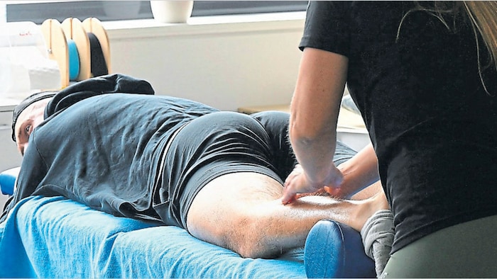 Bei Physio Steffi Praxmarer sind die Linzer Cracks in guten Händen