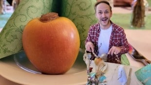 Der Bratapfel der Erlösung! Redakteur Christian ließ es sich schmecken.  (Bild: Christian Krall)