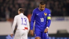 Kylian Mbappe und Frankreich kassierten eine 0:2-Klatsche gegen Kroatien. (Bild: AP/Darko Bandic)