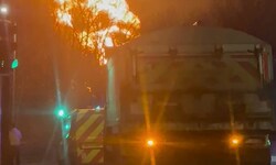 Die Feuerwehr rückte mit zehn Löschfahrzeugen und rund 70 Feuerwehrleuten zu dem brennenden ...