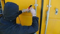 Die unbekannten Täter schlugen in beiden Fällen am Wochenende zu.