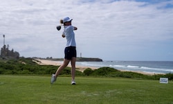 Sarah Schober auf dem traumhaft schönen Golfplatz in Wollongong.