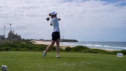 Sarah Schober auf dem traumhaft schönen Golfplatz in Wollongong.