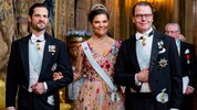 Kronprinzessin Victoria, Prinz Daniel und Prinz Carl Philip beim offiziellen Dinner (schwed.: ...