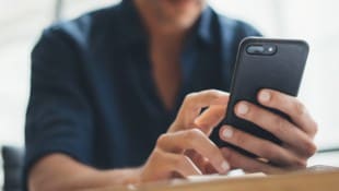 Alte Smartphones verstauben oft in Schubladen – sei es, um ein Ersatzgerät parat zu haben, falls ...