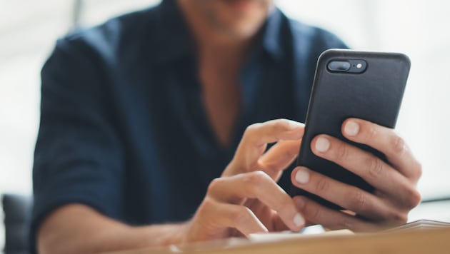 Alte Smartphones verstauben oft in Schubladen – sei es, um ein Ersatzgerät parat zu haben, falls ...
