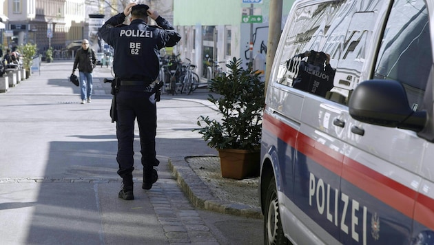 Am Yppenplatz in Wien-Ottakring patrouilliert die Polizei des Öfteren ...