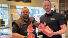 Der Linzer „Crazy Butcher“ Denis Dobric (li.) mit seinem Geschäftspartner Dejan Ilic, der das Stammhaus in Wien führt. (Bild: MaRu)