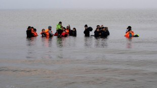 Kurdische Migranten aus dem Iran und dem Irak vor der nordfranzösischen Küste