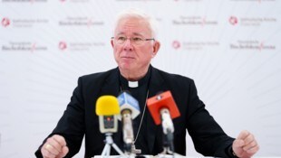 Der Vorsitzende der Bischofskonferenz, Franz Lackner, auf der Pressekonferenz am Freitag.