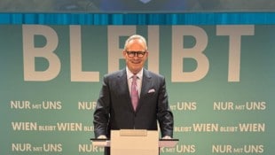 So reagiert Karl Mahrer auf den Plakat-Spott (Bild: ÖVP Wien)