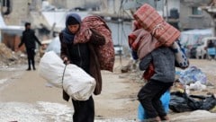 Vertriebene Menschen im Gazastreifen (Bild: AFP/BASHAR TALEB)