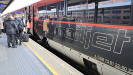 Wegen Sanierungsarbeiten in Deutschland müssen auch Reisende in Österreich mit Umleitungen, längeren Fahrzeiten und Planänderungen rechnen. (Bild: Birbaumer Christof)