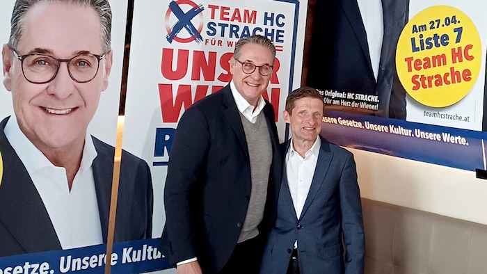 Spitzenkandidat Heinz-Christian Strache und der ehemalige Gemeinderat und Kandidat Dietrich Kops ...