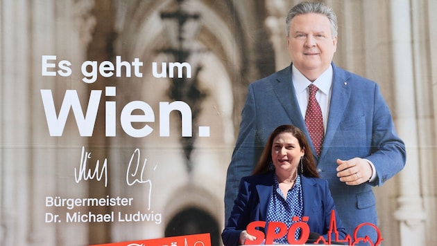 SPÖ-Bürgermeister Michael Ludwig als zentrale Figur der Wahlplakate. Präsentiert von SPÖ Wien-Landesparteisekretärin Barbara Novak. (Bild: Zwefo)