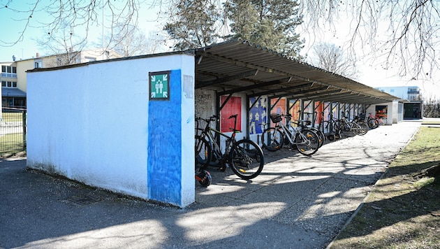 Die beiden verdächtigen 13-Jährigen sollen diese Radgarage besprayt haben. (Bild: Wenzel Markus)