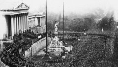 Parlamentsgebäude, Ausrufung der Republik im Herbst 1918 (Bild: Austrian Archives / brandstaetter images / picturedesk.com)
