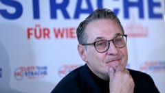 Heinz-Christian Straches „Team HC Strache“ zieht mit dem Slogan „unser Wien retten“ in den Wahlkampf für die Wien-Wahl. (Bild: APA/ROLAND SCHLAGER)