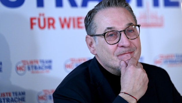 Heinz-Christian Straches „Team HC Strache“ zieht mit dem Slogan „unser Wien retten“ in den Wahlkampf für die Wien-Wahl. (Bild: APA/ROLAND SCHLAGER)