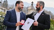 Foodora-Geschäftsführer Alexander Gaied (rechts) reiste extra nach Kärnten, um sich bei A. zu ...