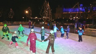 In Bad Ischl war der Eislaufplatz über viele Jahre eine Attraktion am Adventmarkt. 