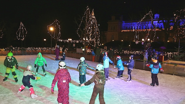 In Bad Ischl war der Eislaufplatz über viele Jahre eine Attraktion am Adventmarkt.  (Bild: Hörmandinger Marion)