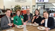 Marketingchefin Gertrrude Gigler (l2.v.li.), Redakteure Andreas Barth, Michael Höller, Jörg ...