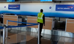 Mehr als 200.000 Passagierinnen und Passagiere waren am Freitag von dem Stromausfall am ...