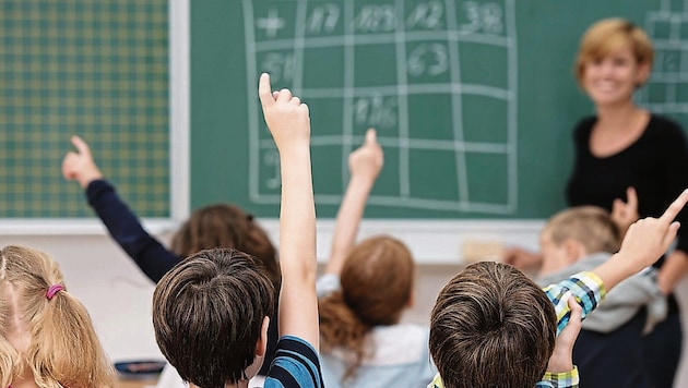 Schülerinnen und Schüler in einer Grundschule (Bild: Pail Sepp)