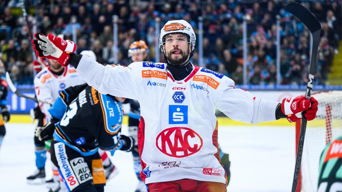 Der KAC jubelte, stellte in der Halbfinalserie auf 1:1.