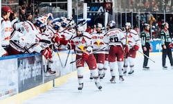 Stille im Hexenkessel: Schneider (3) traf noch zum 3:2-Sieg