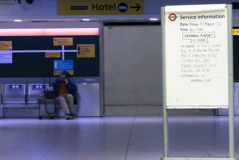 Der Ausfall am laut Sky nach Passieraufkommen fünftgrößten Flughafen der Welt zog einen Dominoeffekt nach sich – weltweit waren Passagiere und Flugzeugcrews betroffen. (Bild: AP/Alberto Pezzali)