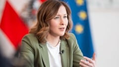 Europaministerin Claudia Plakolm ist nach ihren Besuchen in Tschechien und Slowenien nun in ...
